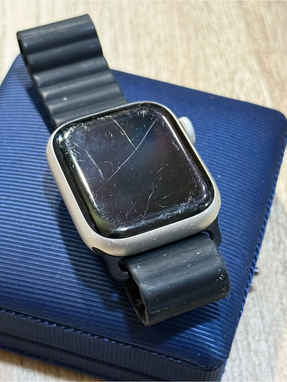 Apple Watch Series 8 41mm GPS + Cellular Starlight Aluminum Apple Watch